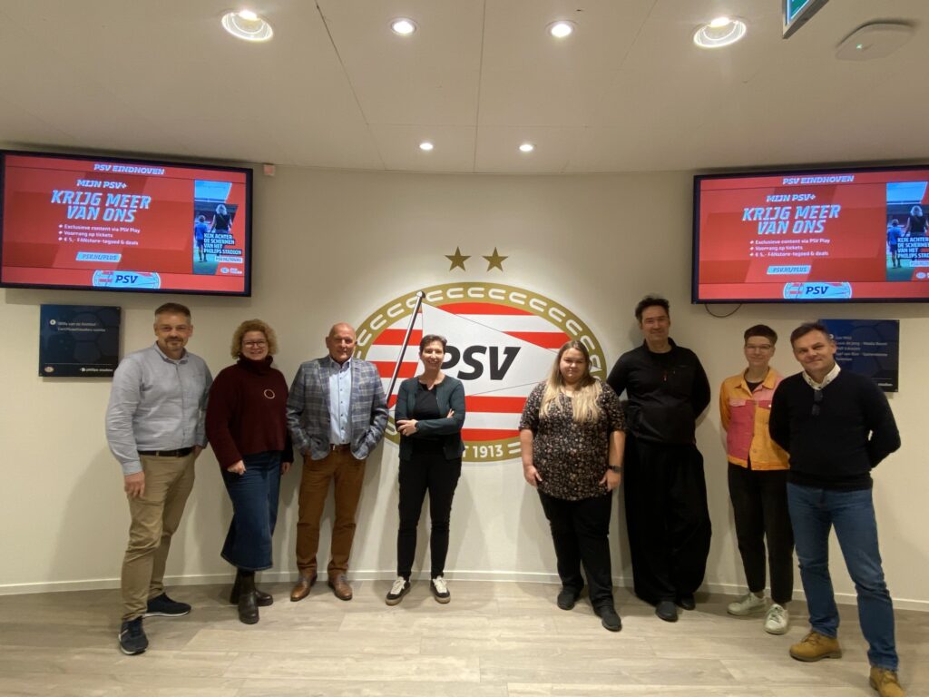 Zespół Playing for Success podczas wizyty studyjnej w centrum edukacyjnym w Niderlandach.